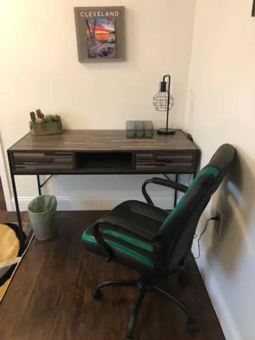 Uber Close To Ohio City, Cleveland Apartment Bagian luar foto