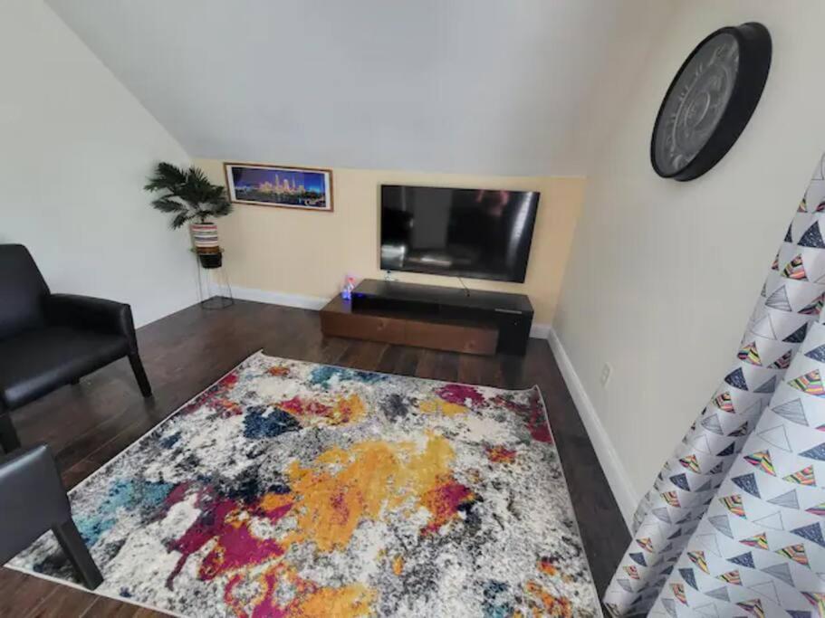 Uber Close To Ohio City, Cleveland Apartment Bagian luar foto